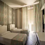 New Sayonara Hotel Neapol