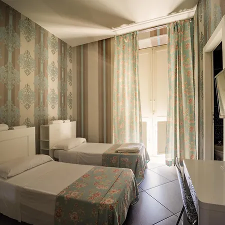New Sayonara Hotel Nápoles