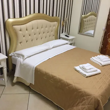 New Sayonara Hotel Nápoles