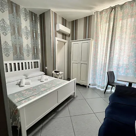 Hotel New Sayonara Neapol