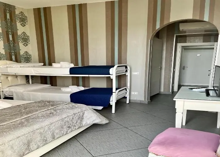 New Sayonara Hotel Neapol