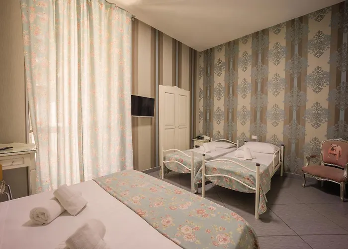 New Sayonara Hotel Neapol